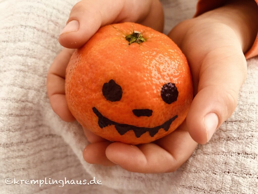 Schnelles Halloween Tutorial: Mandarinen Kürbisse - Kremplinghaus