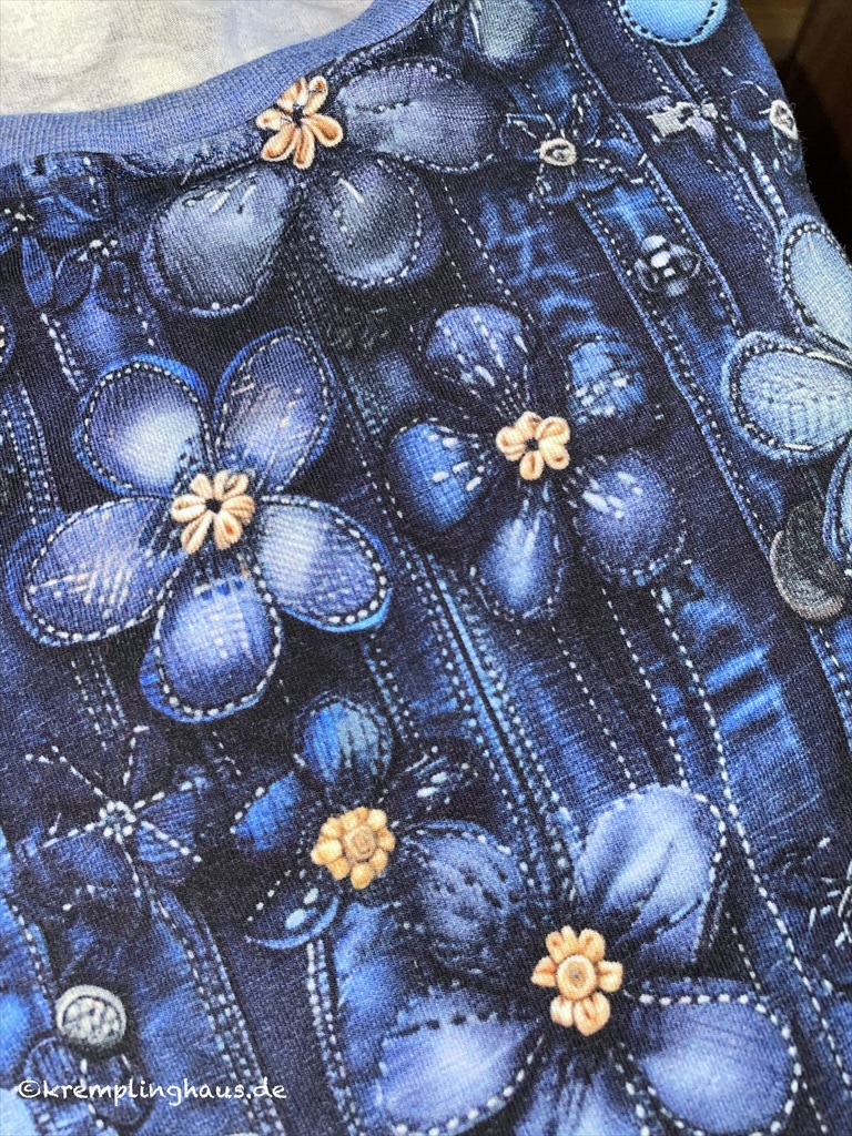 Stoffdetail Blau Jeansoptik Blumen