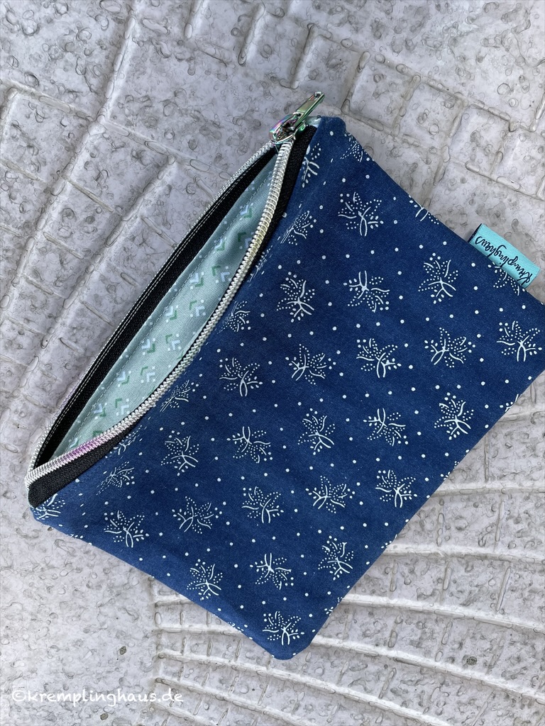 Reißverschlußtasche aus Blaudruckstoff