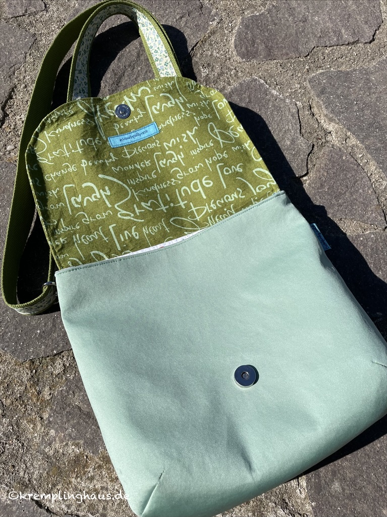 Vorderansicht geöffnet Tasche Blubb Magnetverschluß