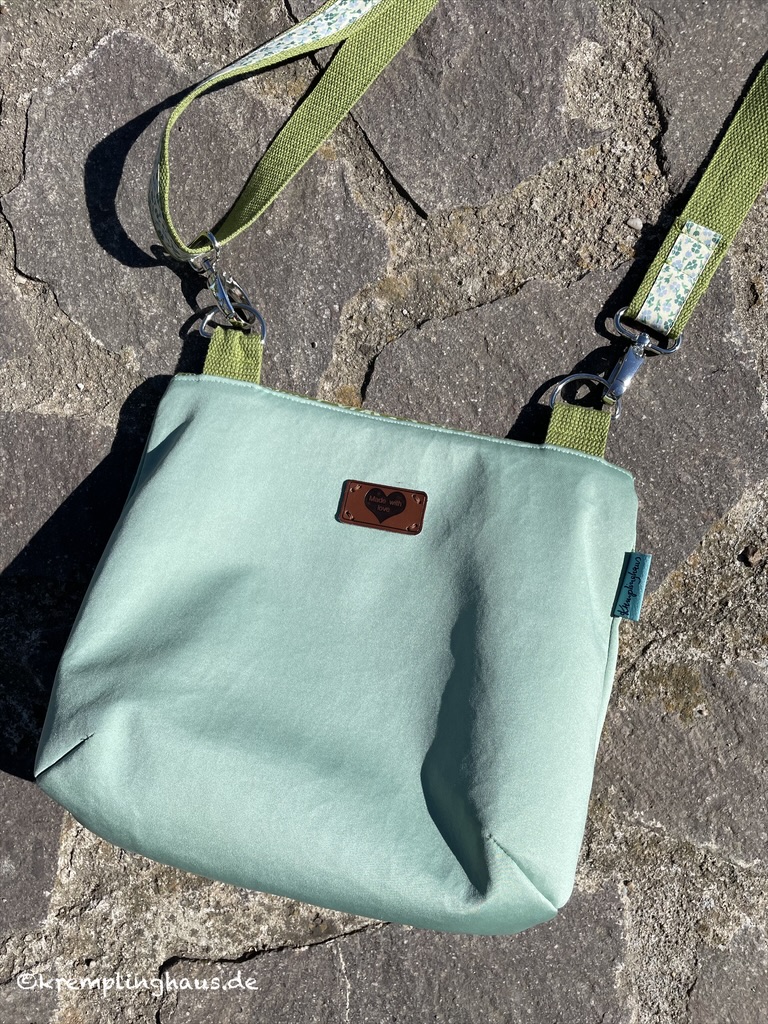 Rückansicht Tasche Blubb mit Kunstlederlavel "Made with Love"