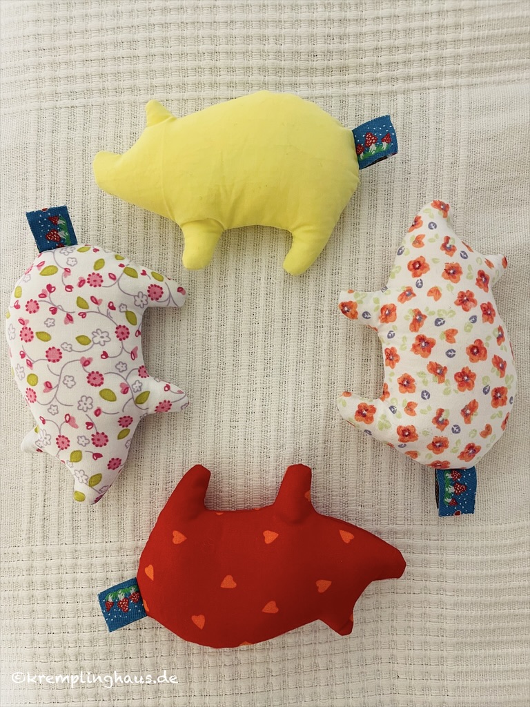 Glückschweine aus Stoffresten