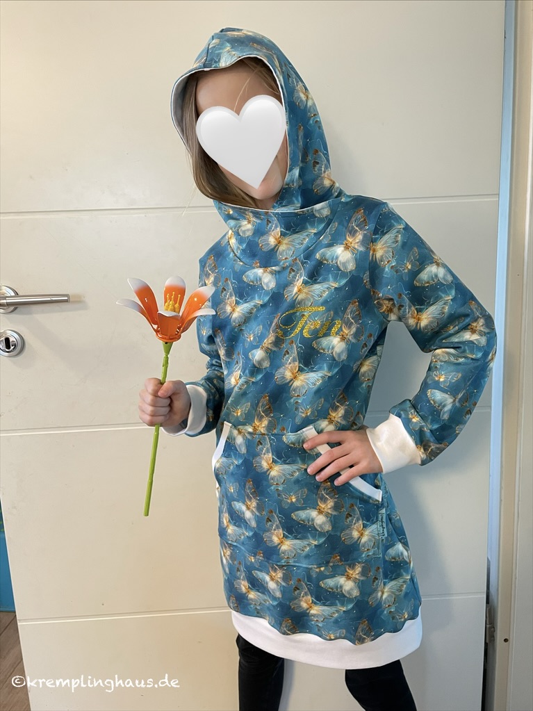 Geburtstagspullover Tochter Blau mit goldenen Schmetterlingen